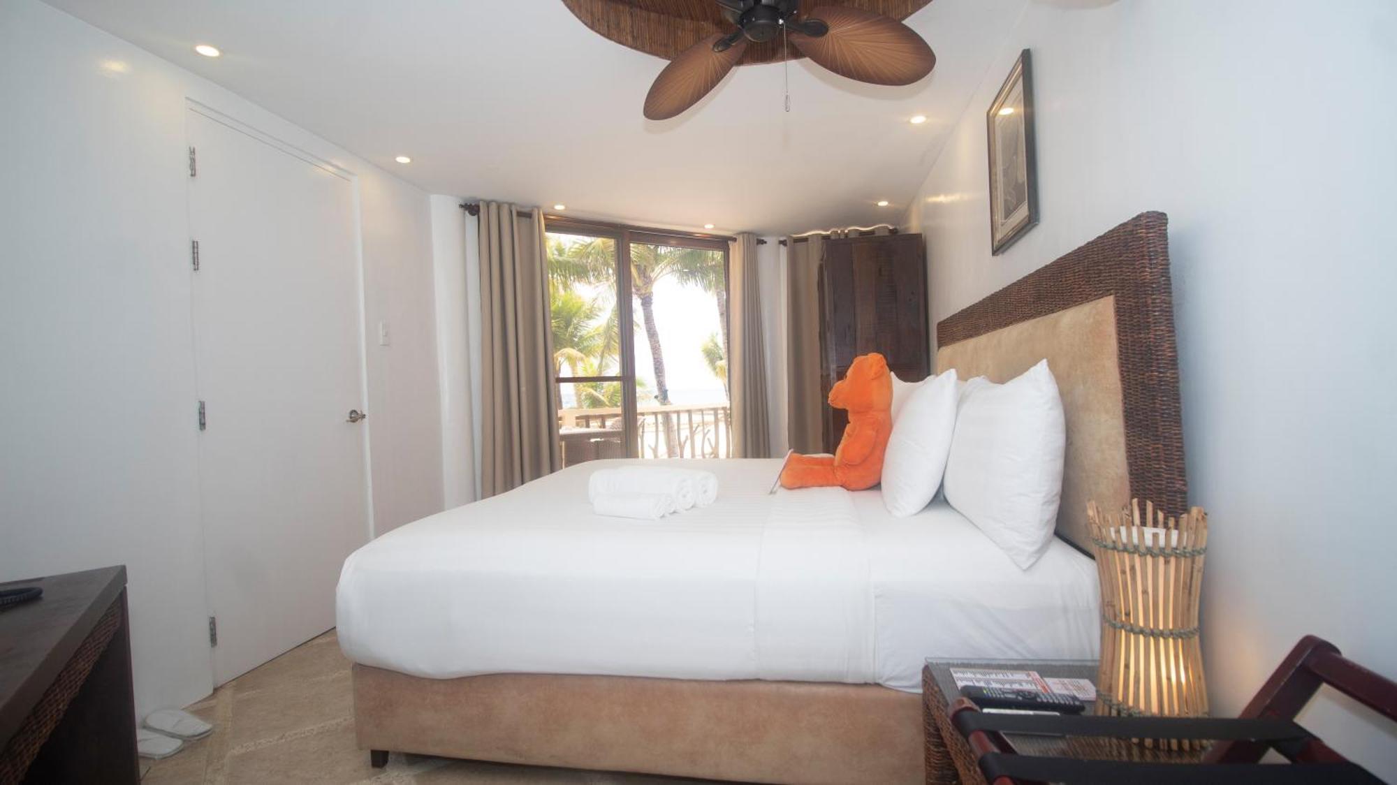 Ambassador In Paradise Balabag (Boracay) Exterior foto A bedroom at the Hilton San Diego Bayfront