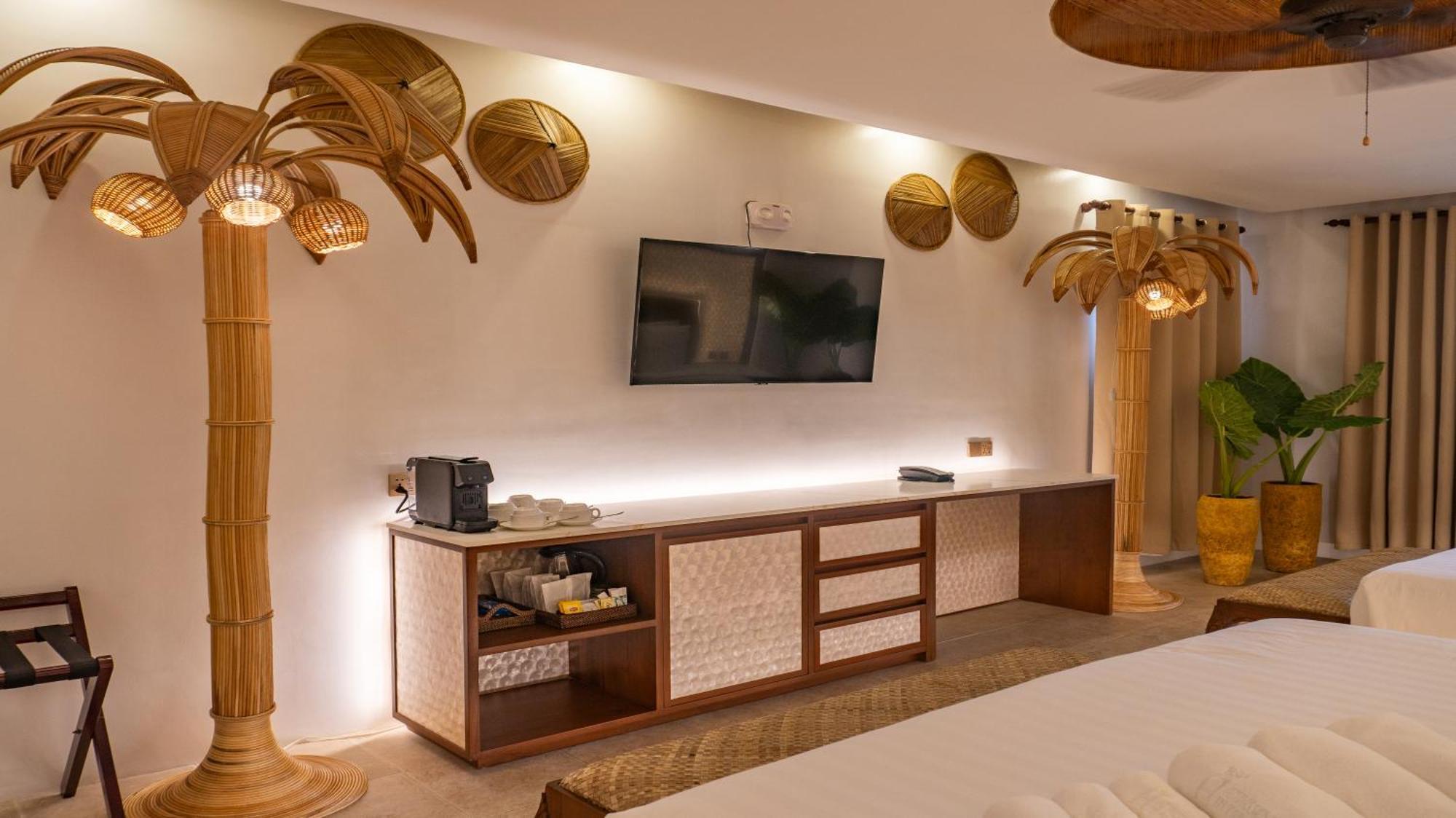 Ambassador In Paradise Balabag (Boracay) Exterior foto A room at the resort
